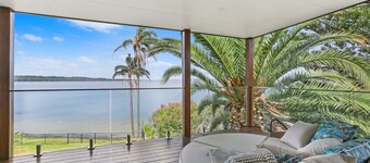 Infinity on Moss Panoramic Lakefront 6 BDRM Villa