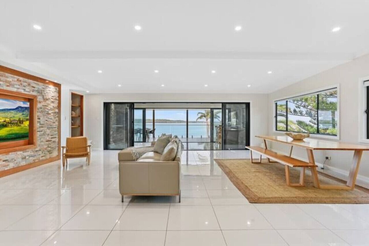 TV, table tennis, stereo