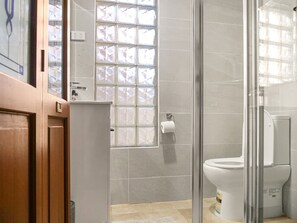 Hårføner og håndklær