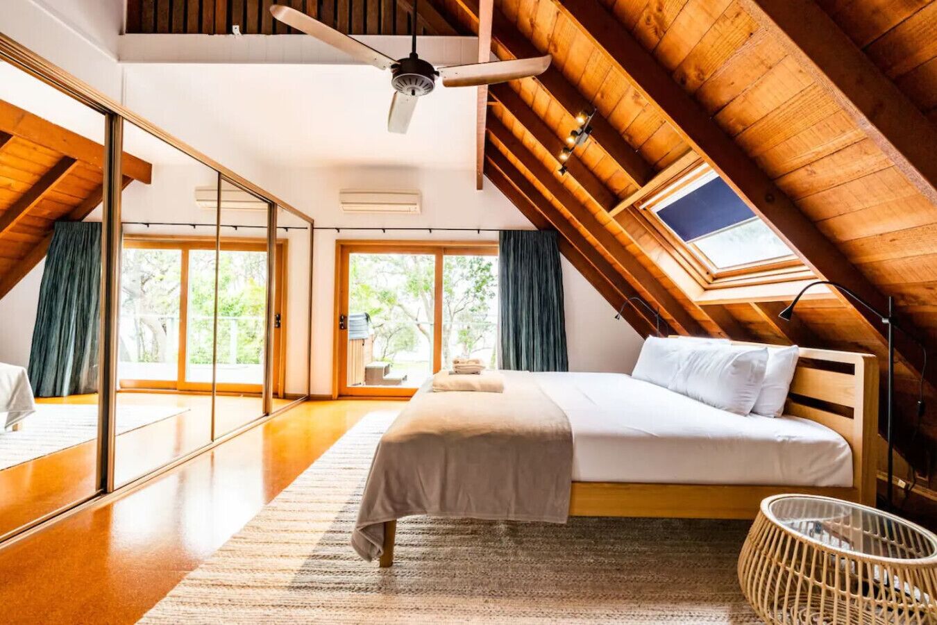 6 Schlafzimmer, Schreibtisch, Bügeleisen/Bügelbrett, WLAN