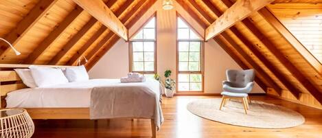 6 bedrooms, desk, iron/ironing board, WiFi