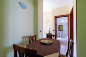 Apartment | Esszimmer