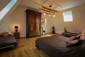 4 Schlafzimmer, Bügeleisen/Bügelbrett, Reisekinderbett, kostenloses WLAN