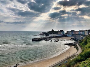 Beach nearby - Daffodil Apartment (Tenby)