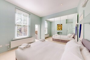 1 bedroom, iron/ironing board, WiFi, bed sheets - Stunning Apartment in Clapham Old Town (London)