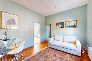 Living area - Stunning Apartment in Clapham Old Town (London)