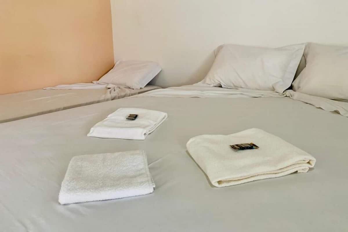 Familiekamer, 1 slaapkamer, uitzicht op zwembad, tuin