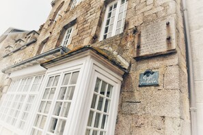 Exterior detail - House "henri Chardon" , A travel on the sea ! (Barfleur)
