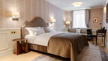 Ropa de cama de alta calidad, cubrecamas y minibar