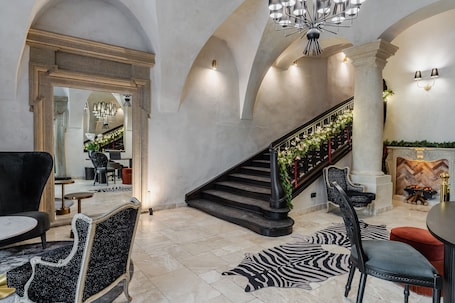 Reception. Hotel Unicus Palace Old Town - Destigo Hotels