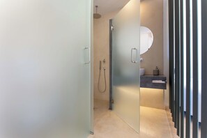 Dusche, Haartrockner, Handtücher