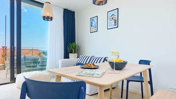 Apartment (0 Bedroom) | In-room dining