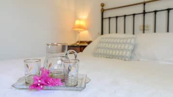 4 dormitorios, tabla de planchar con plancha, cuna de viaje