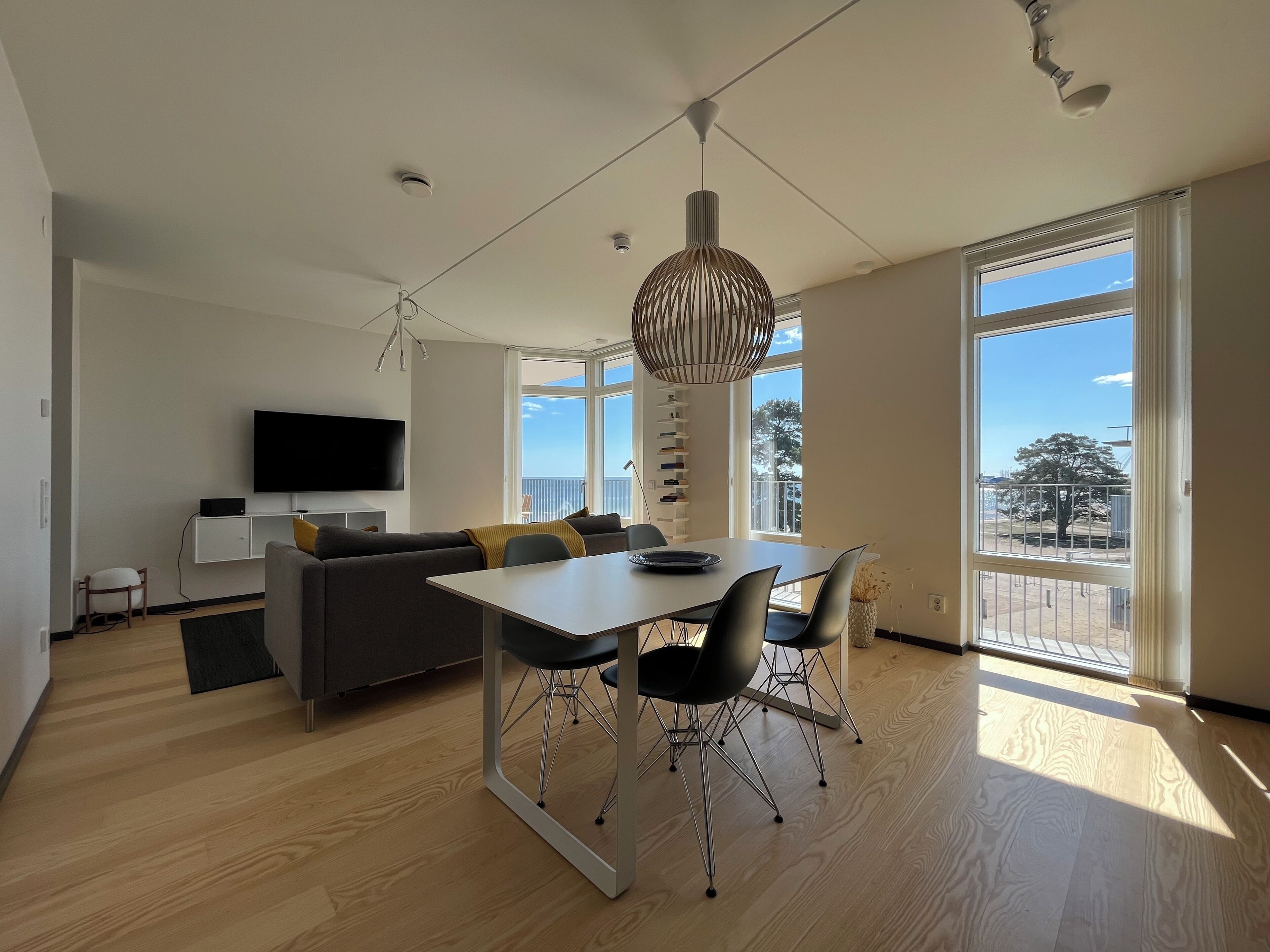 Apartamento exclusivo, 1 cama de matrimonio con sofá cama, vistas al mar | Ropa de cama de alta calidad y escritorio