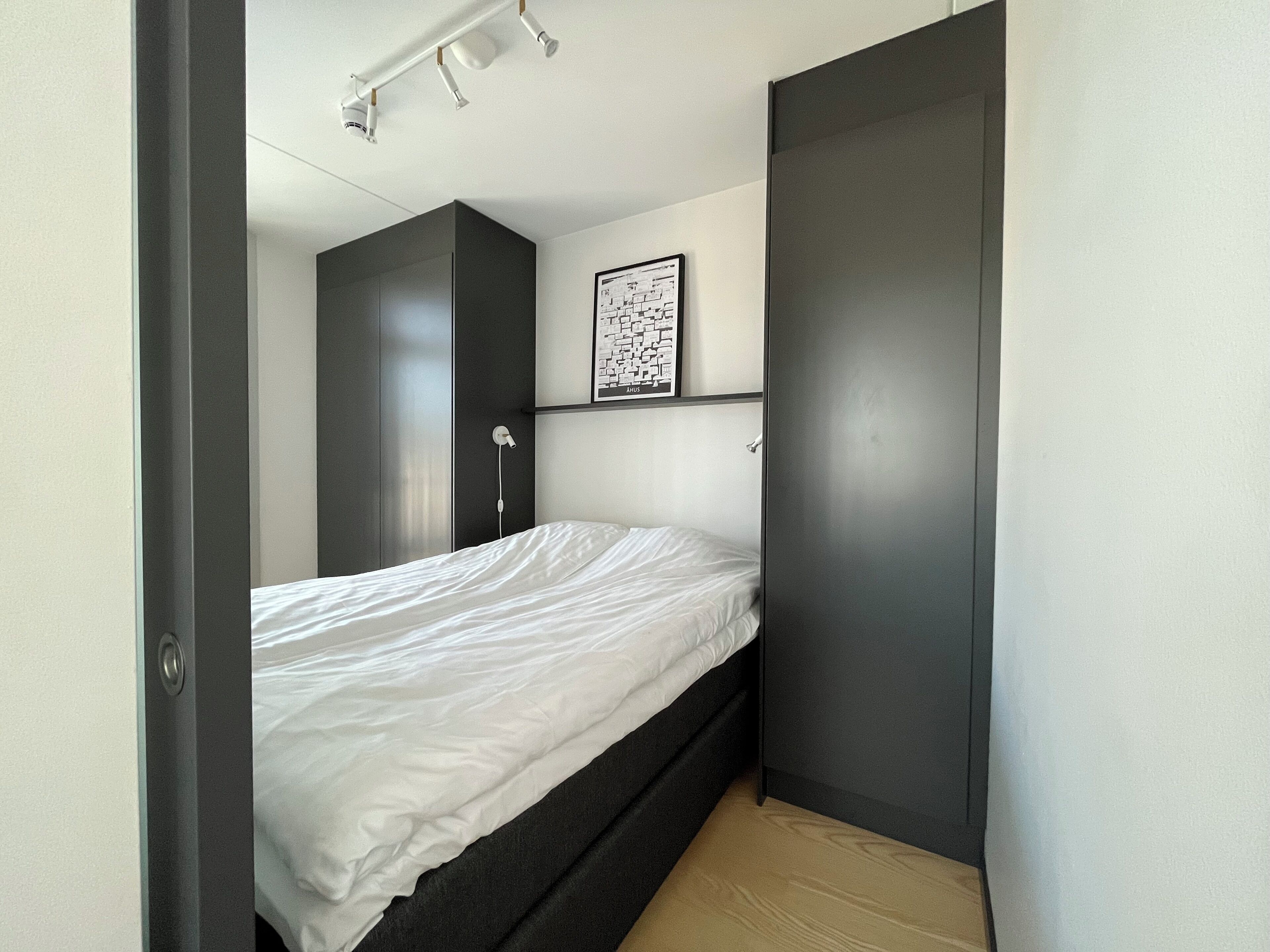 Exclusive-Apartment, 1 Queen-Bett und Schlafsofa, Poolblick | Hochwertige Bettwaren, individuell dekoriert, individuell eingerichtet