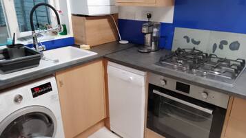 Apartment, 1 Queen Bed | Private kitchen | Fridge, microwave, oven, stovetop