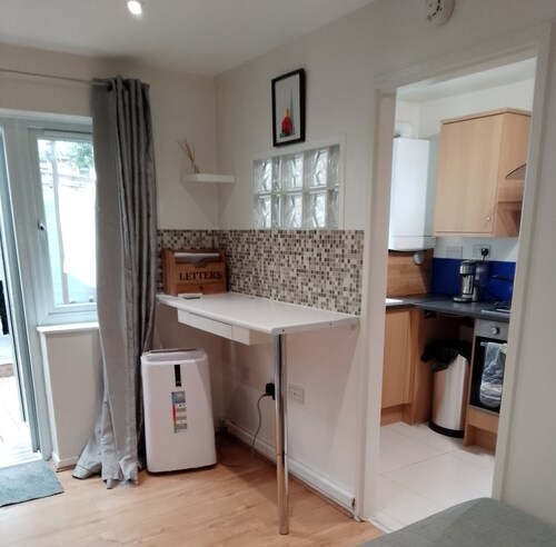 1 Bedroom Apartment, With Free Parking and Garden