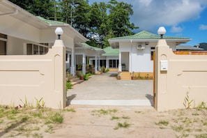 Exterior - Macmillan's Holiday Villas (Praslin Island)