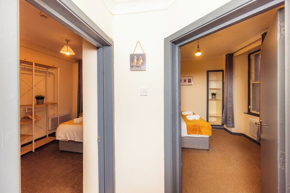 4 bedrooms, desk, iron/ironing board, WiFi