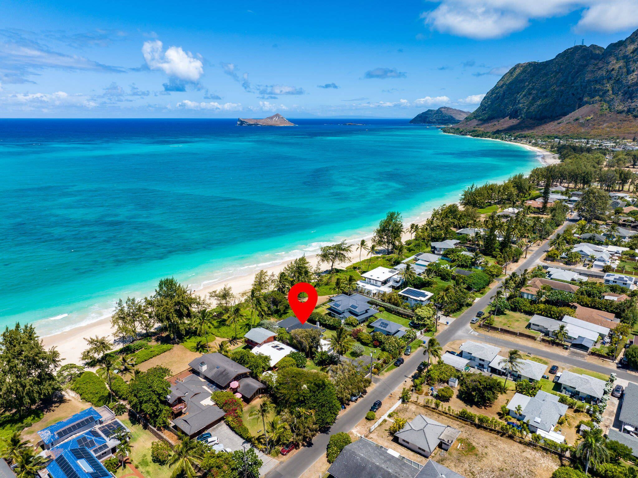 Hawaiian Beachfront Living! Gorgeous Whole Home on Oahu’s East Coast Sleeps 10