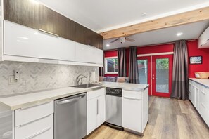 微波爐、爐具、咖啡機/沖茶器、廚房用具/餐具/器皿