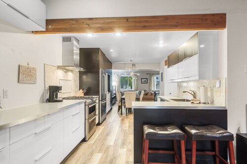 3 BR Townhome in Downtown Frisco! Private Hot Tub
