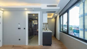 Suite with Sea View | Cocina privada | Frigobar, parrilla de estufa, cafetera y tetera y tetera eléctrica