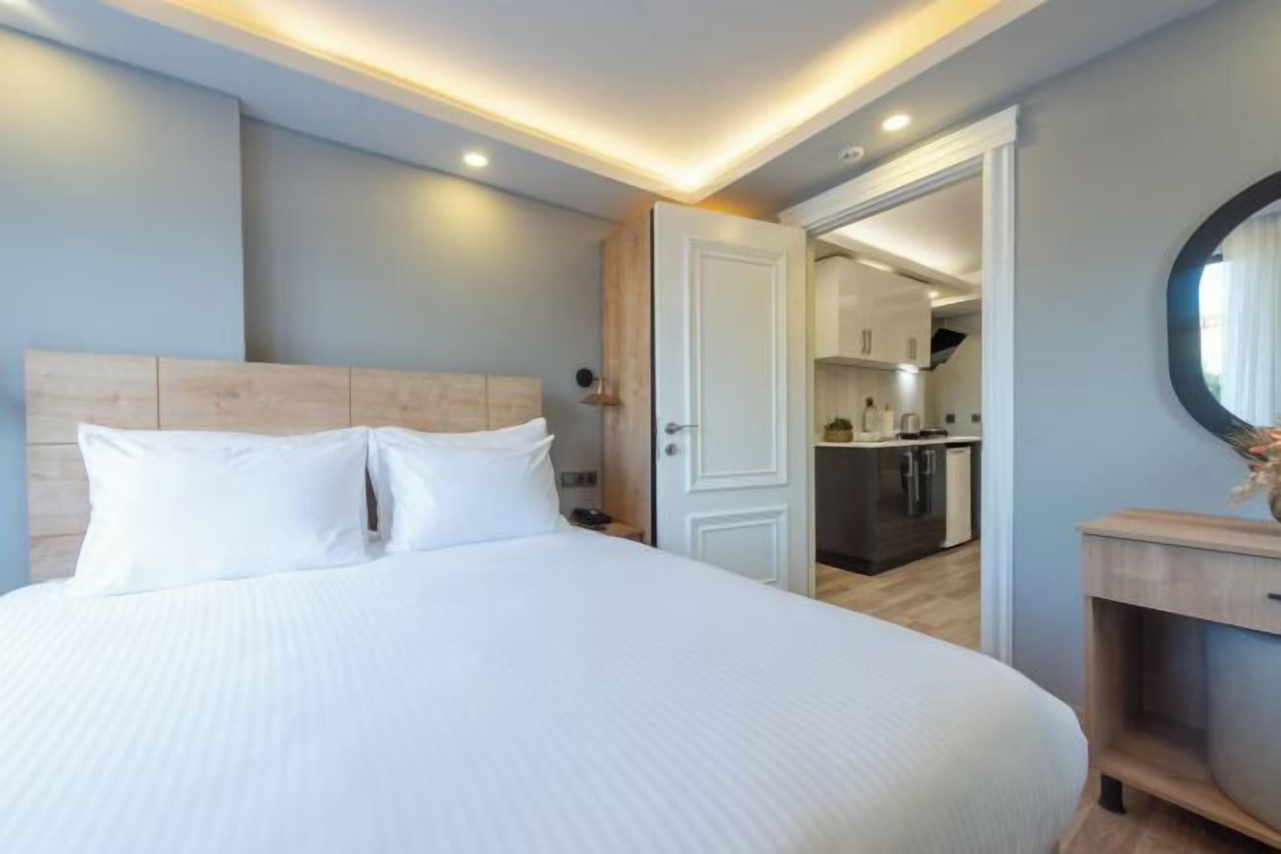 1 bedroom, premium bedding, minibar, in-room safe