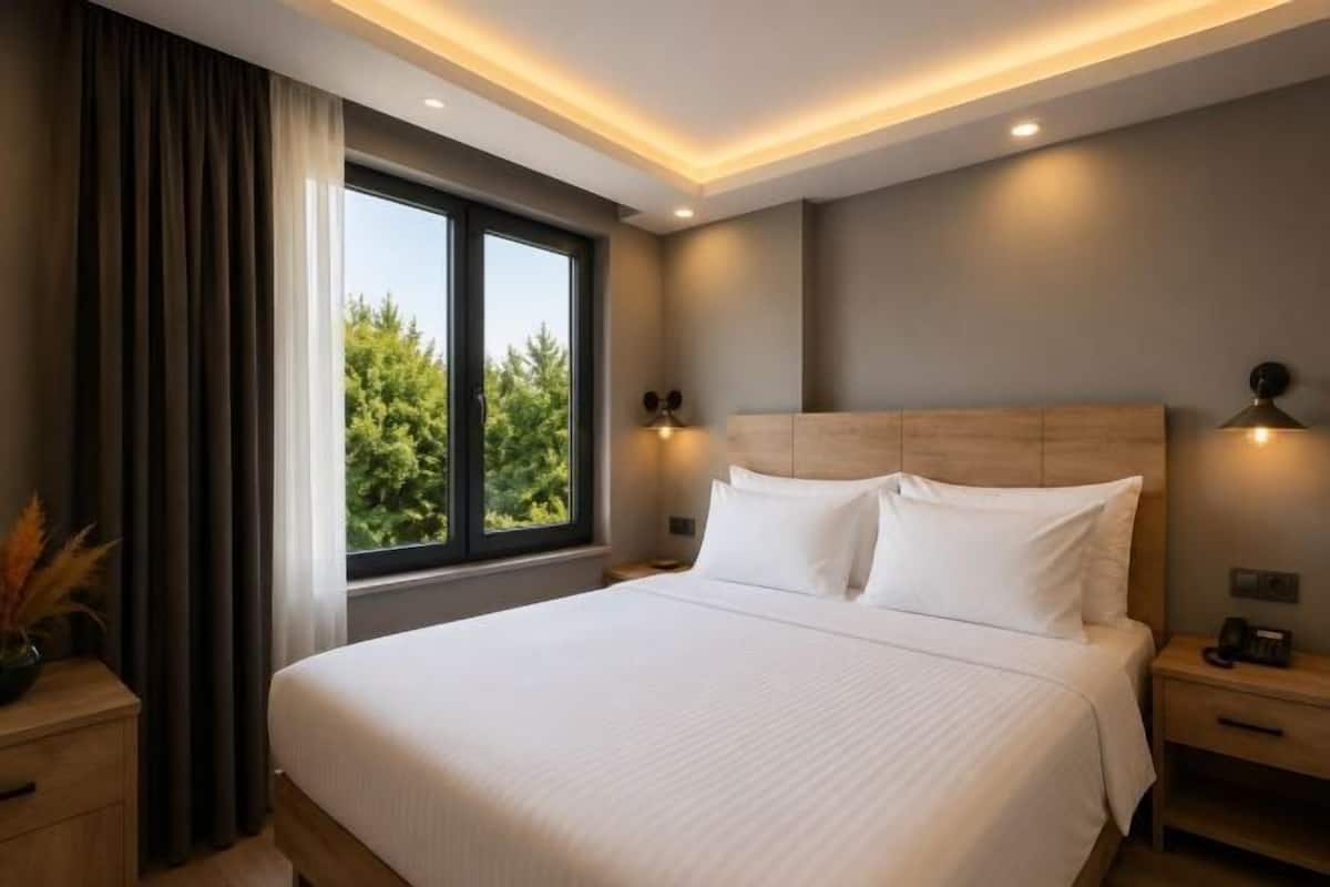 1 bedroom, premium bedding, minibar, in-room safe