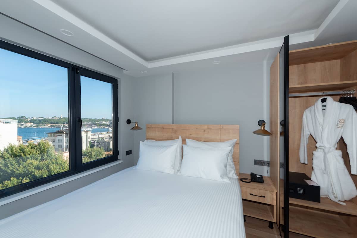 Suite with Sea View | Vista desde la habitación