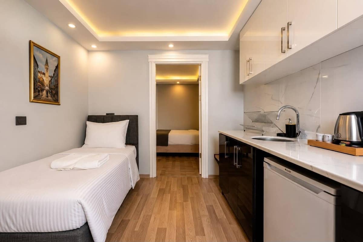 Standard Twin Room | 1 bedroom, premium bedding, minibar, in-room safe