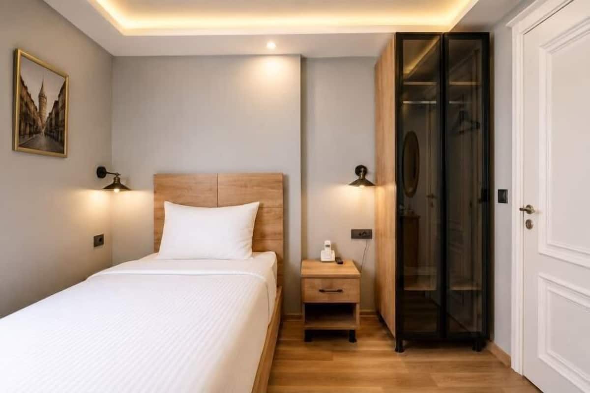 1 bedroom, premium bedding, minibar, in-room safe