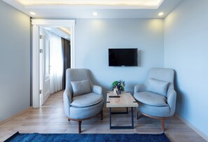 70-cm TV with satellite channels - ART Karakoy Hotel (Istanbul)