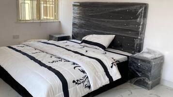 House | 8 bedrooms, iron/ironing board, free WiFi, bed sheets