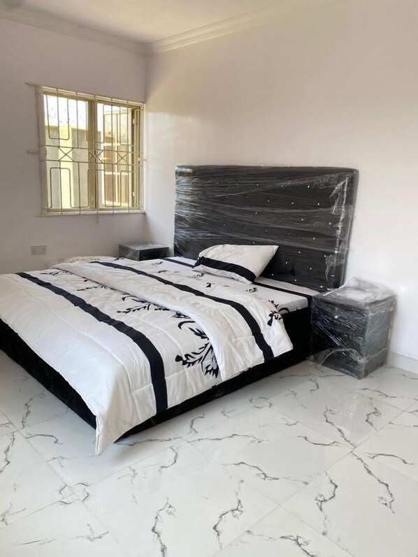 8 عدّة غرف نوم ومكواة/لوح كي وواي فاي مجانًا وملاءات أسرّة