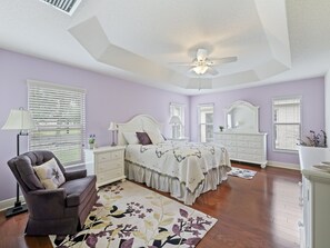 3 bedrooms, desk, iron/ironing board, Internet