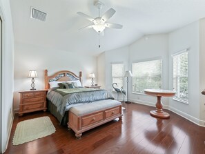 3 bedrooms, desk, iron/ironing board, internet