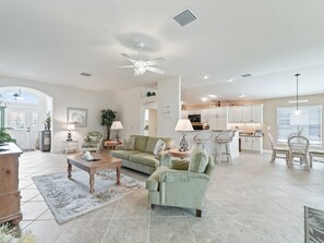 Smart TV - 3/2 Designer with a Golf Cart, close to Lake Sumter & Brownwood!!! (The Villages)