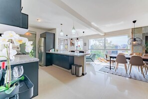 Fridge, microwave, oven, stovetop - Pet Friendly Escape in the Heart of Roma Norte (Ciudad de México)