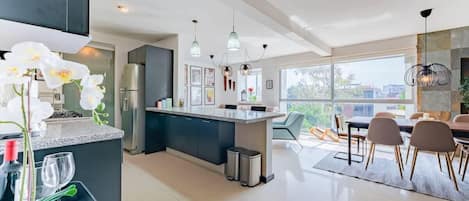 Fridge, microwave, oven, stovetop
