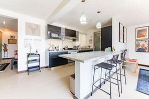 Fridge, microwave, oven, stovetop - Pet Friendly Escape in the Heart of Roma Norte (Ciudad de México)