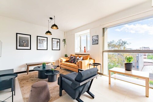 Stylish Condo Near Parks with Smart TV and WiFi