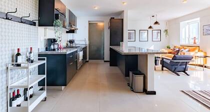 Stylish Condo near Parks with Smart TV and WiFi