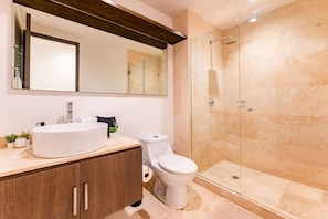 Shower, hair dryer, towels, shampoo