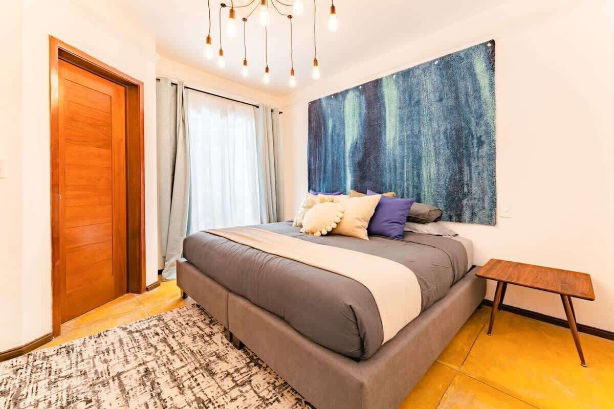 2 chambres, coffres-forts dans les chambres, bureau