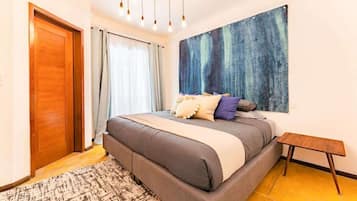 2 bedrooms, in-room safe, desk, iron/ironing board