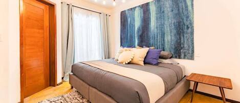 2 bedrooms, in-room safe, desk, iron/ironing board