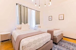 2 Schlafzimmer, Schreibtisch, Bügeleisen/Bügelbrett, kostenloses WLAN