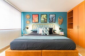 4 bedrooms, in-room safe, desk, iron/ironing board