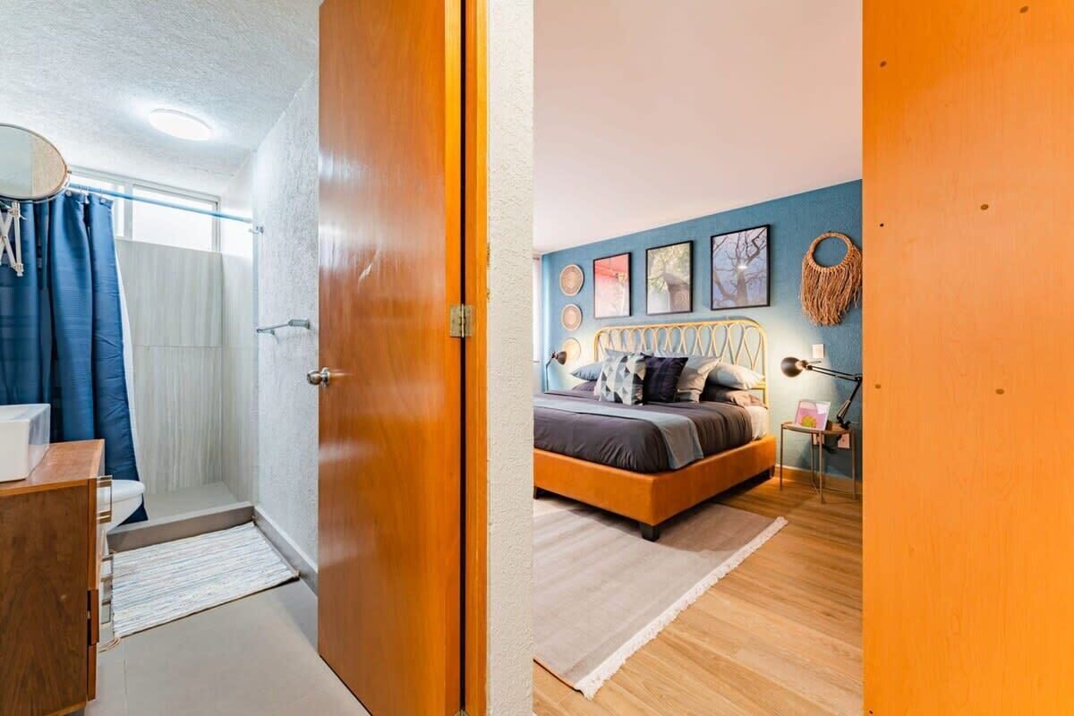 4 bedrooms, desk, iron/ironing board, travel crib